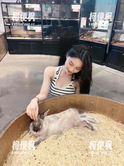 黑料不打烊tttzzz视频让妹子永不迷路吃瓜日常